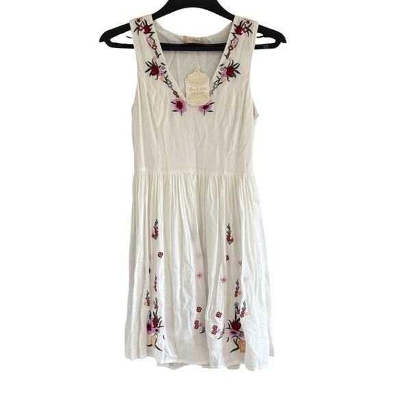 Altar'd State Floral NWT Embroidered Mini Sleeveless Sundress Size Small - Picture 3 of 9